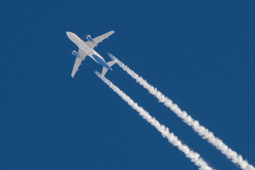 Инверсионный след самолета