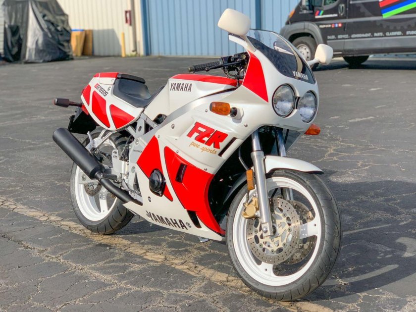 Yamaha FZR 400