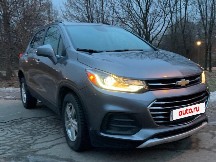 Серый шевроле