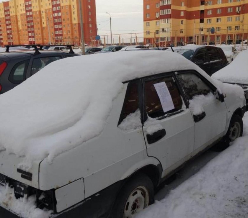 Брошенные машины во дворах России