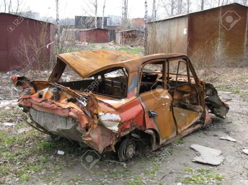 Разбитые ржавые машины