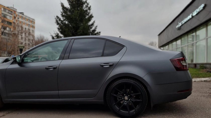 Серая матовая Шкода Октавия а7