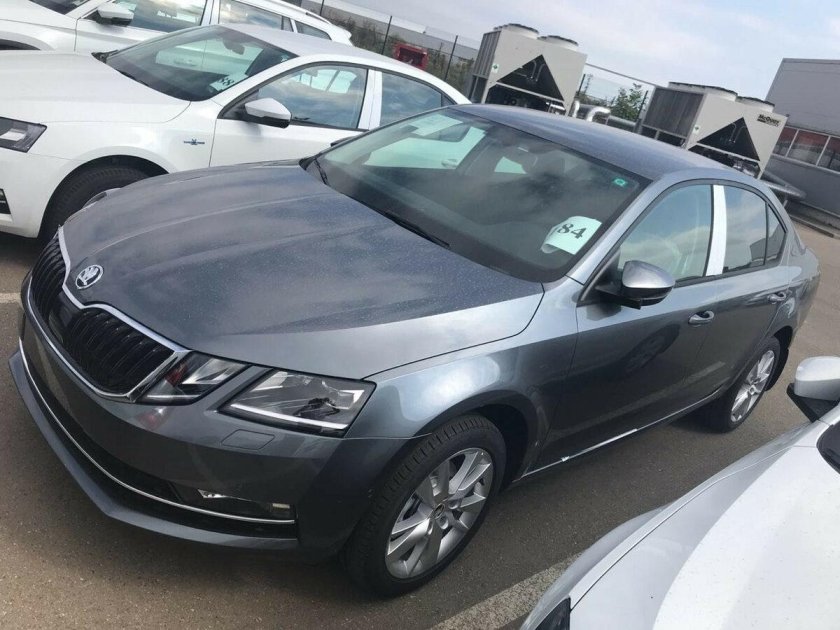 Шкода Октавия а8 серая