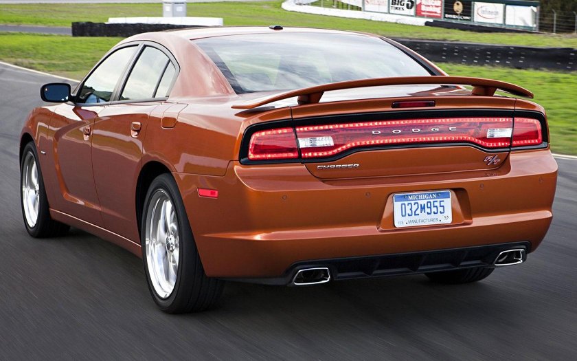 Додж Чарджер 2011