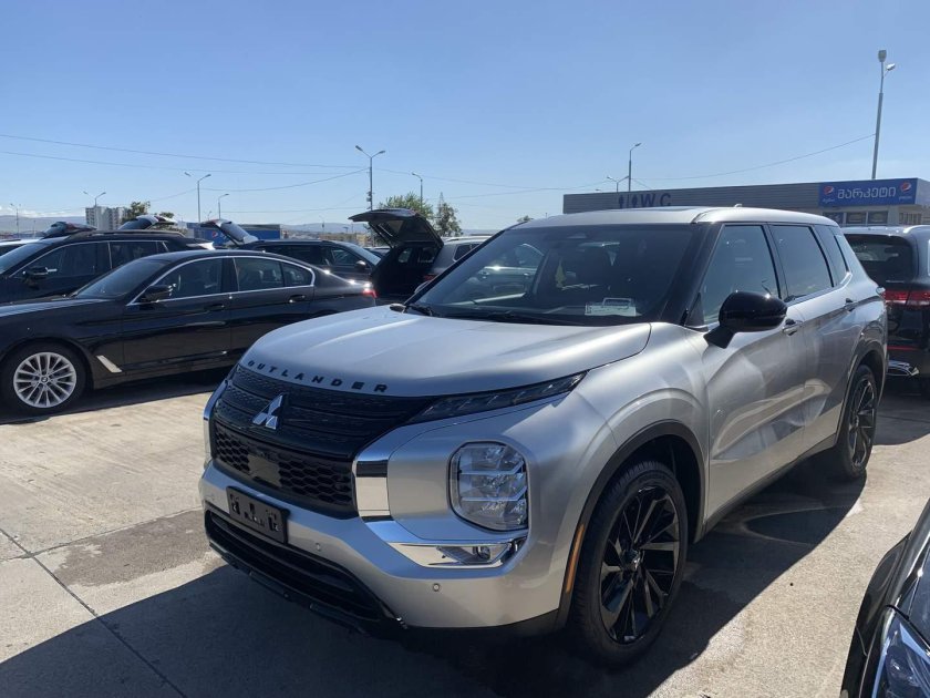 Митсубиси аутлендер 2023