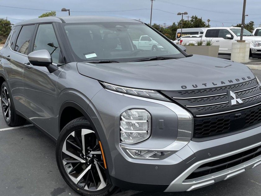 Митсубиси Аутлендер 2023