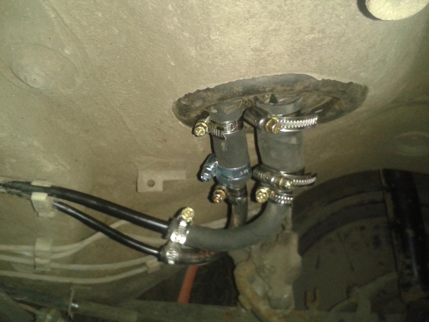 Топливная магистраль Ауди 80 б3