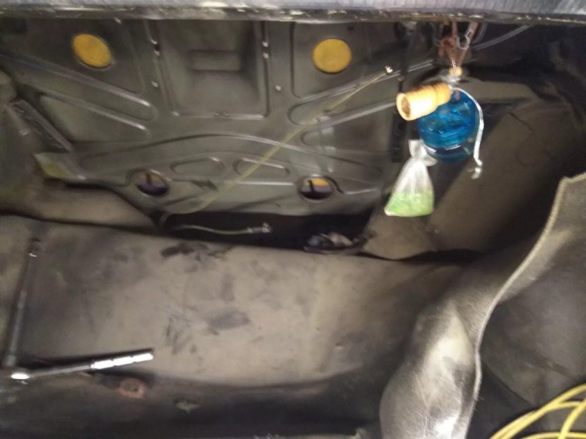 Обратка в бензобак Ауди 80 б3