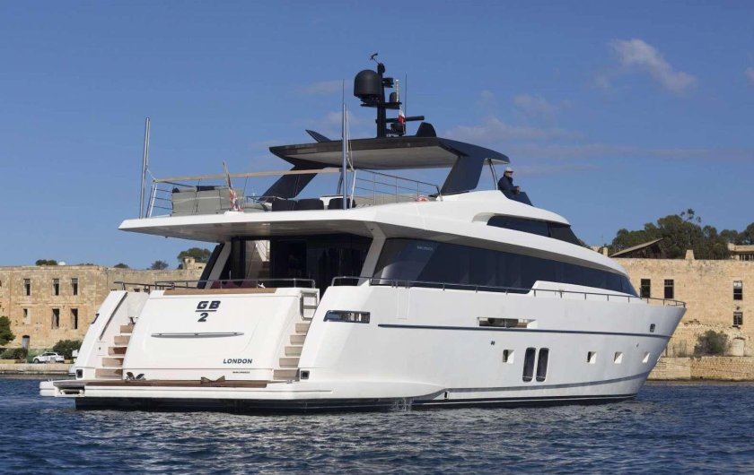 Ferretti 920