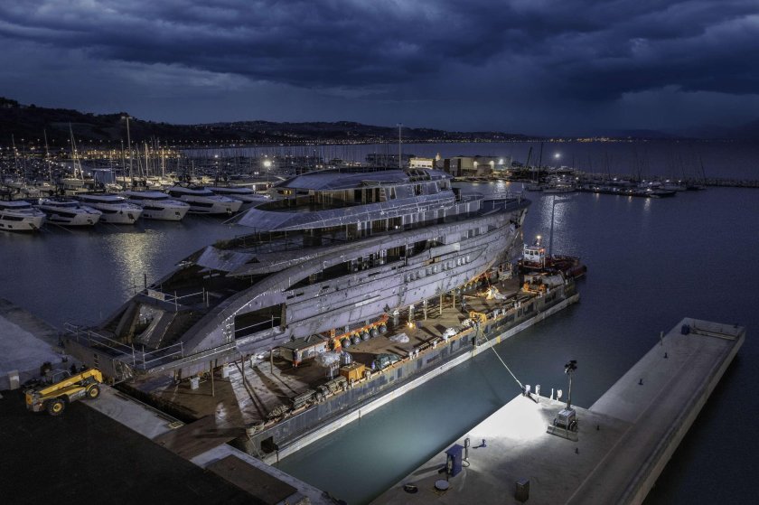 Роман абрамович яхта 2021