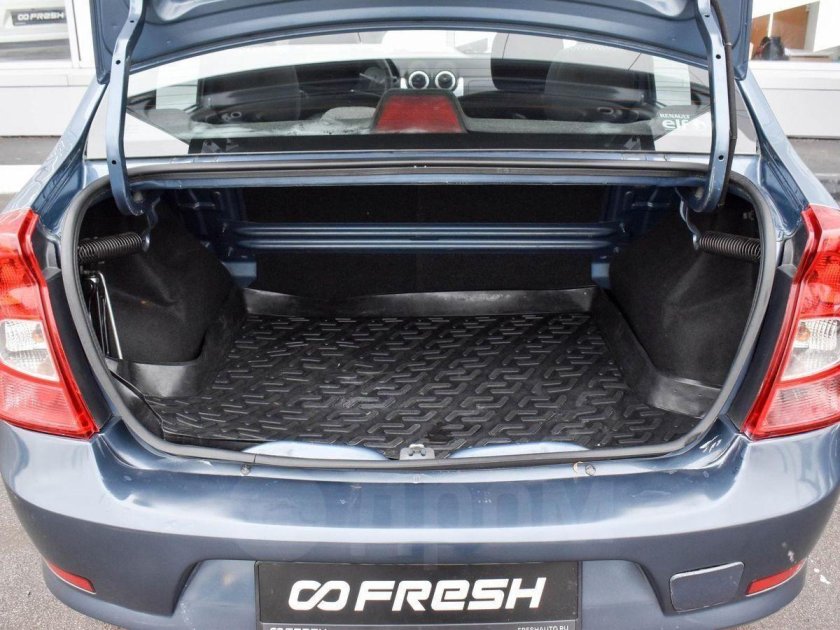 Синий рено логан