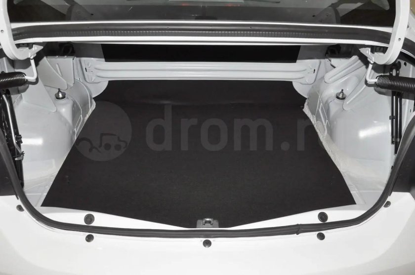 Рено Логан 1 багажник внутри