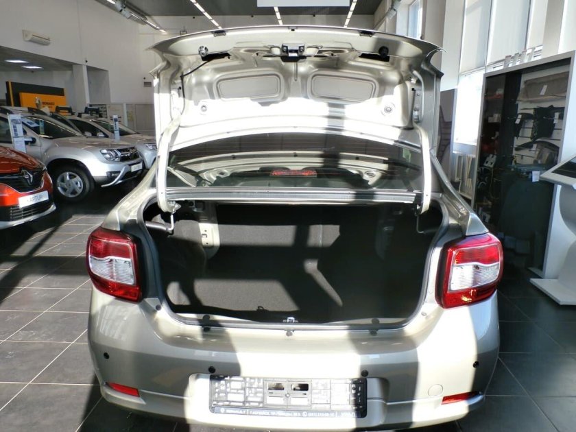 Бежевый рено логан