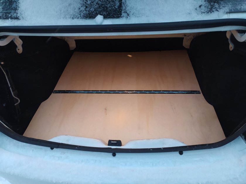 Жесткий пол в багажник Рено Логан 1