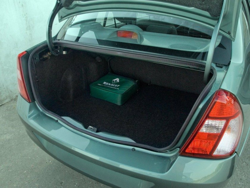 Renault symbol 1.4 МТ багажник