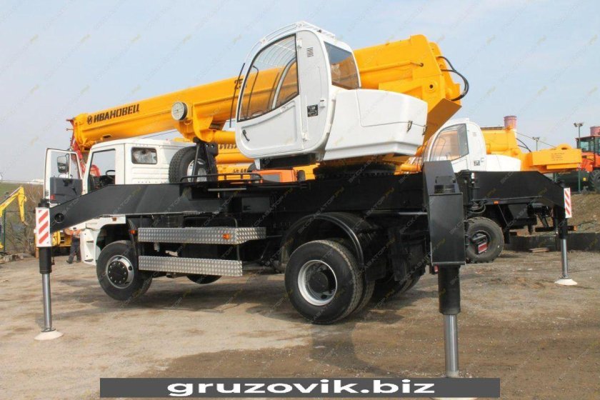 Автомобильный кран КС-55744