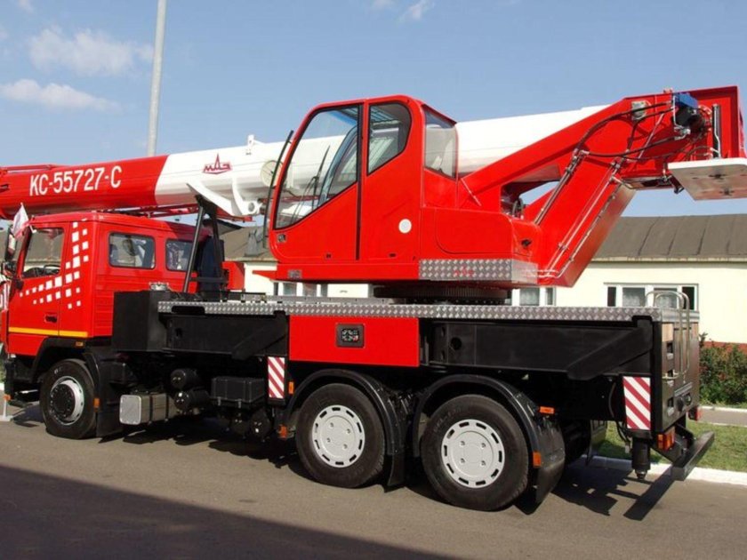 Автокран на шасси МАЗ