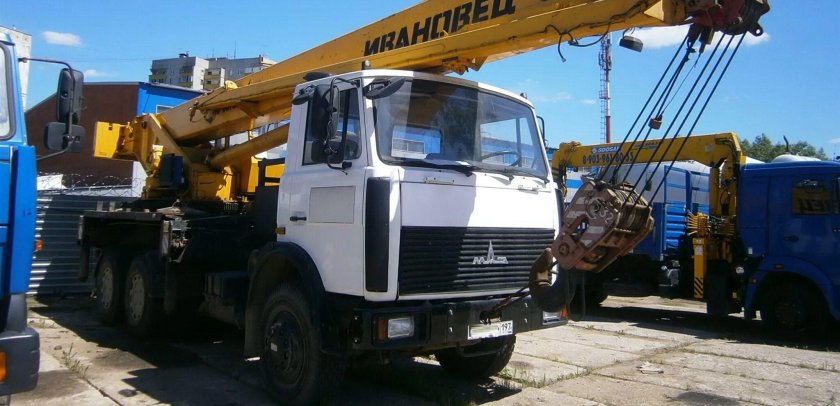 Автокран МАЗ 32 тонны