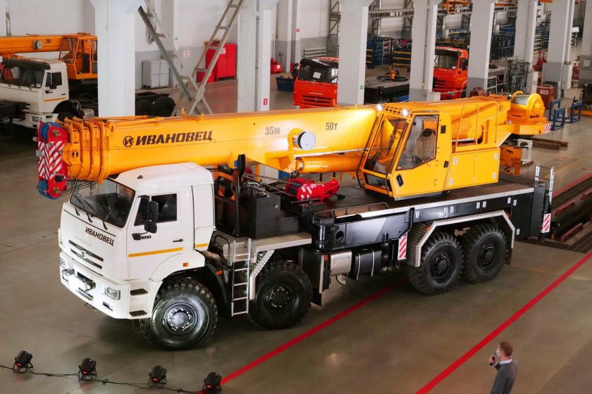 Автокран Ивановец 50 тонн