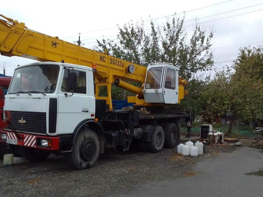 Автокран Ивановец КС-55717к-1