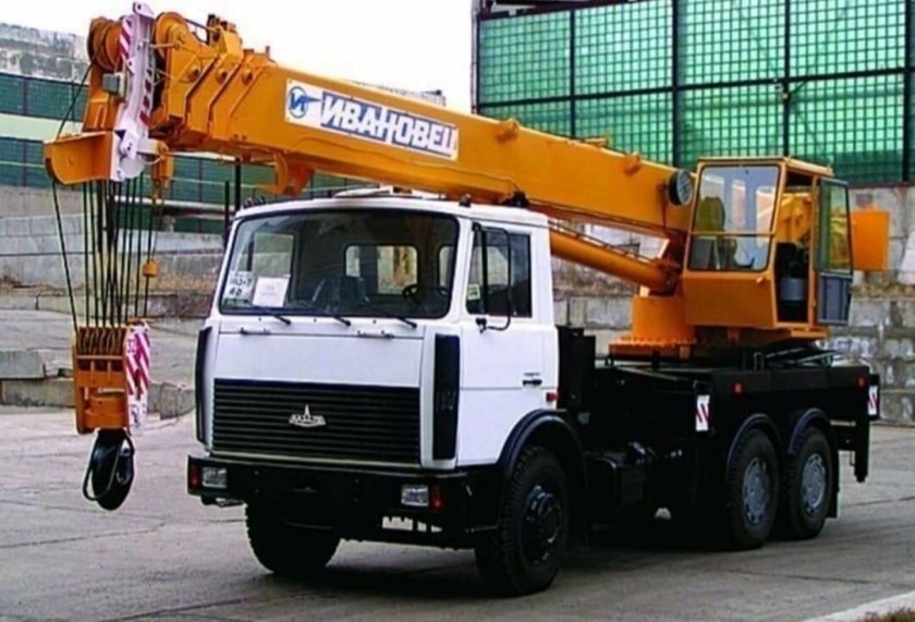 Автокран Ивановец 32т