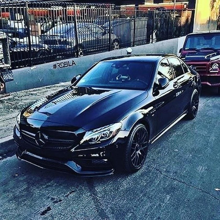 Мерседес с 63 АМГ черный