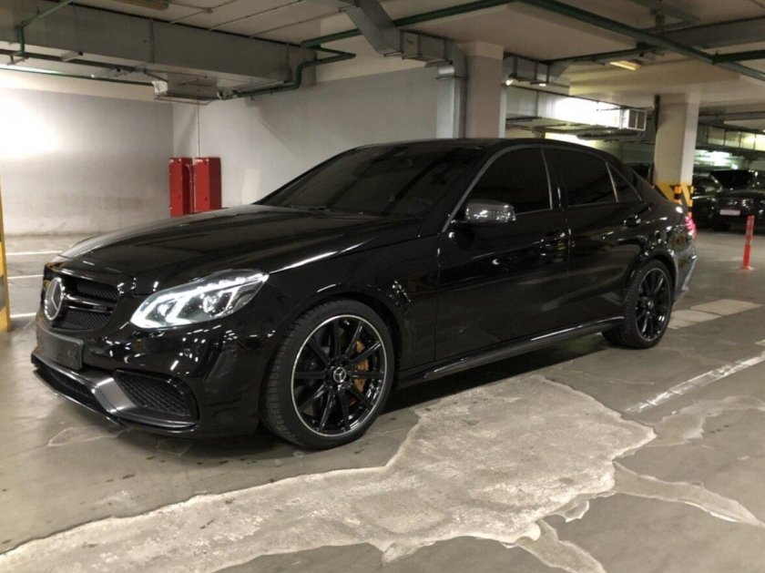 Мерседес е63 АМГ черный тонированный