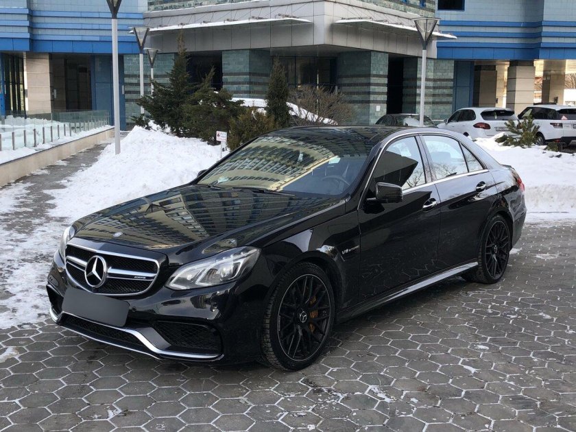 Мерседес е63 АМГ 212 Рестайлинг черный