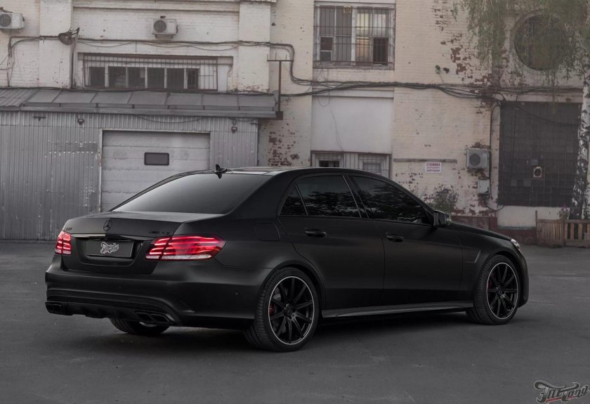 Mercedes w212 AMG черный