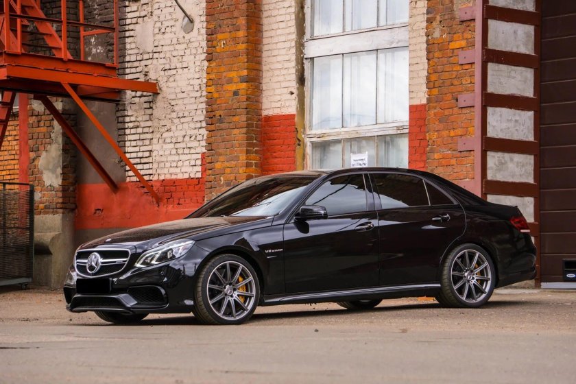 Mercedes w212 AMG черный