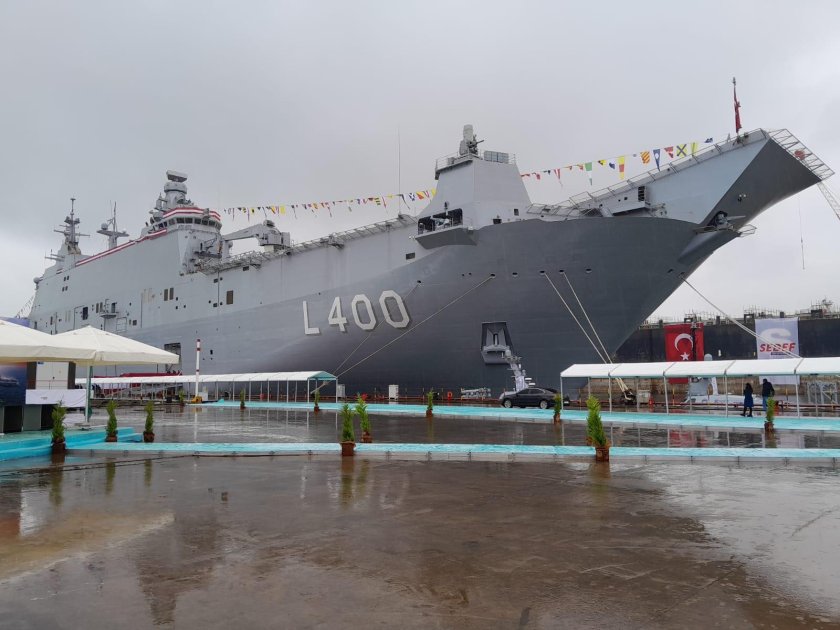 Турецкий десантный корабль анадолу