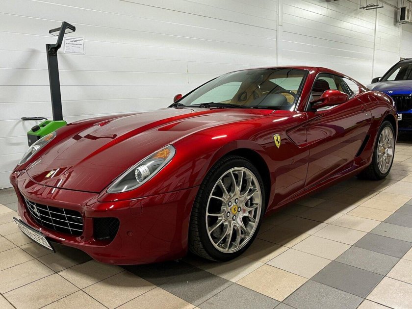 Автомобиль ferrari