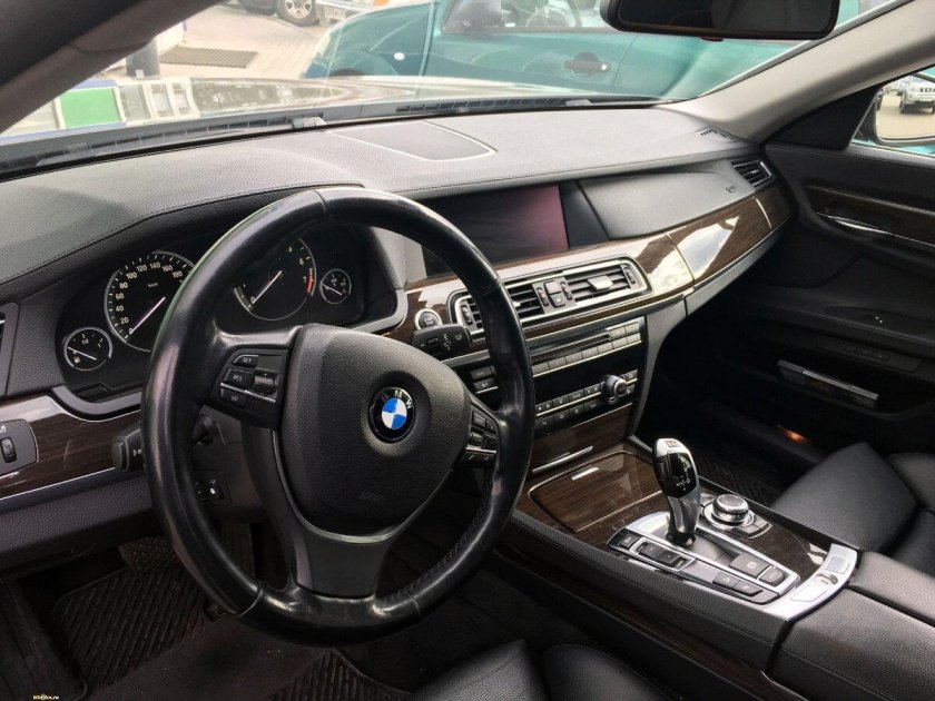 BMW 750i 2009 салон