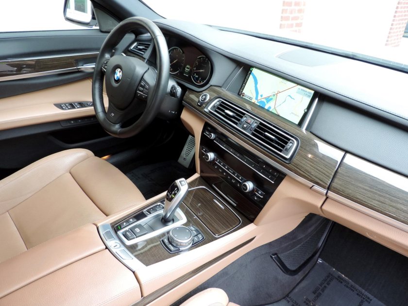 БМВ 740 li XDRIVE