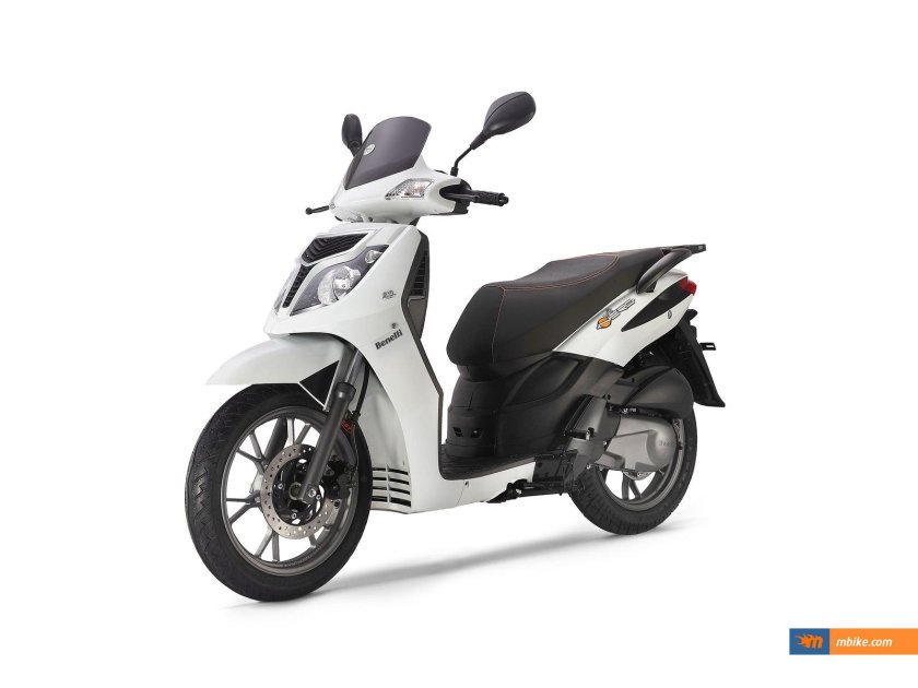 Скутер Benelli Caffenero