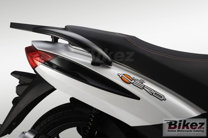 Скутер Benelli 100