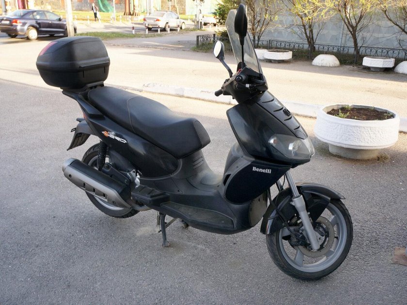 Скутер Benelli 50