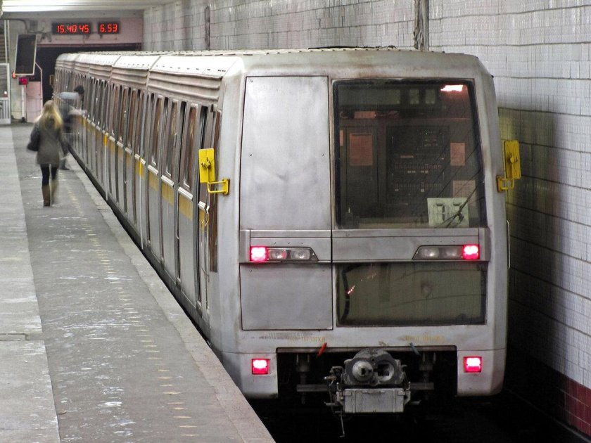 Поезд яуза метро