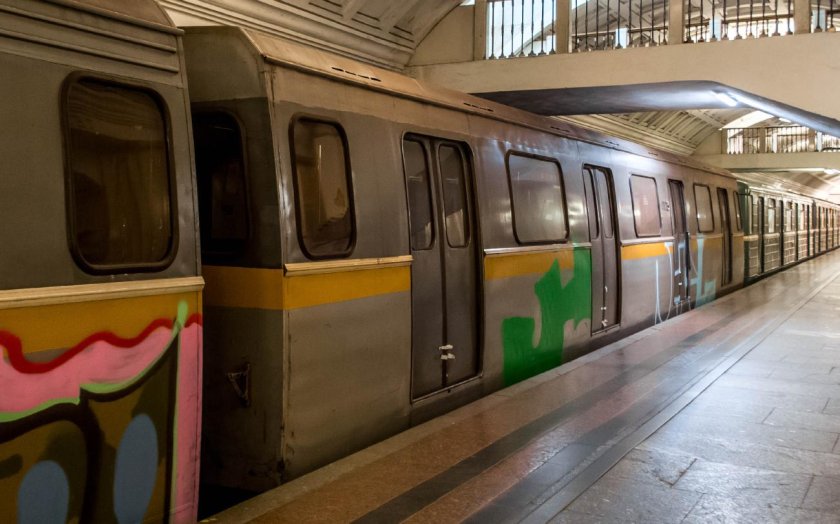 Серый вагон Яуза из бумаги и картона