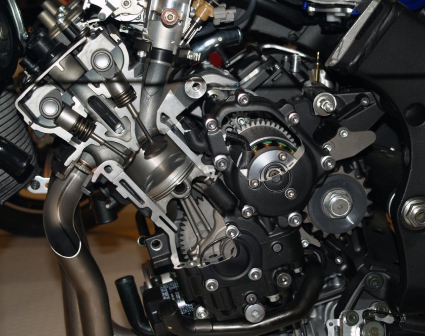 Yamaha r1 engine