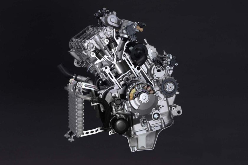 Yamaha r1 engine