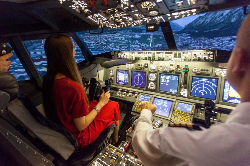 Кабина Boeing 737 авиатренажер