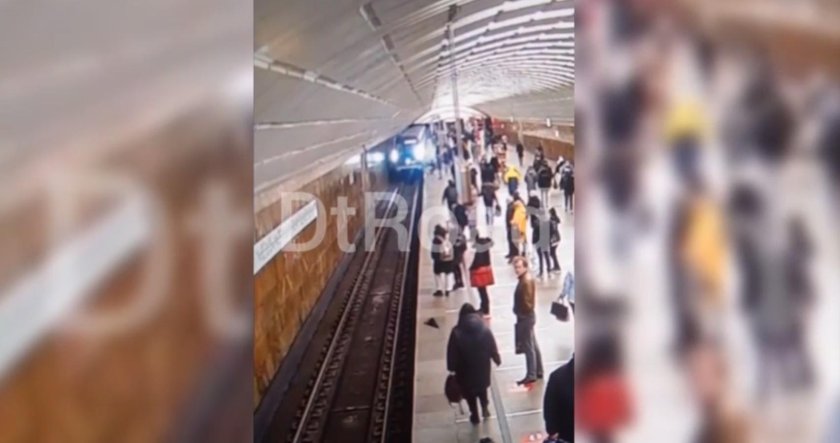 Мужчина прыгнул под поезд в метро Москва