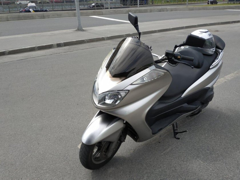 Максискутер Маджести 400