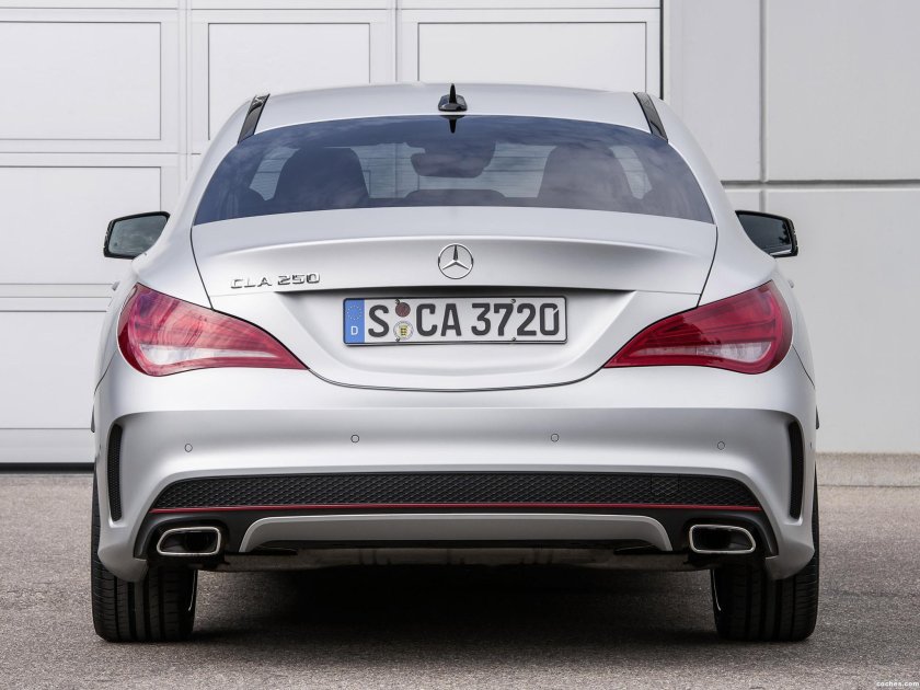 Mercedes Benz CLA сзади
