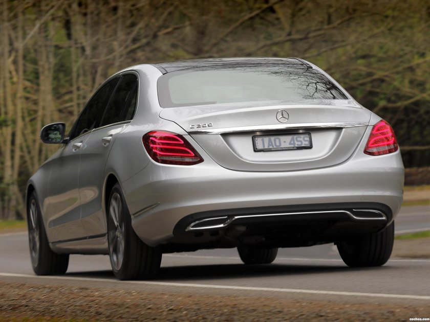 Мерседес 200 сзади