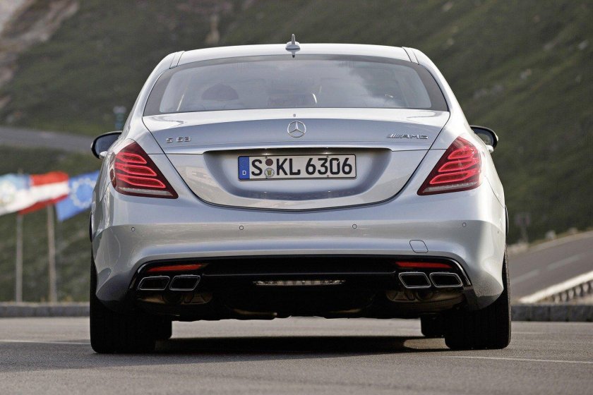 Мерседес 222 63 АМГ сзади