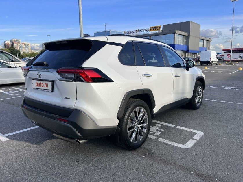 Тойота рав 4 2022 зад