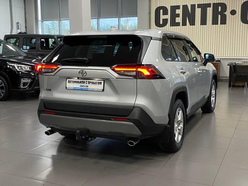 Тойота фортунер 2022