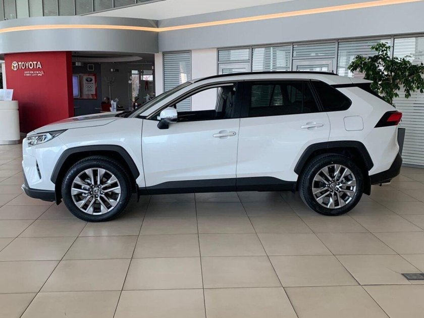 Рав 4 белая 2020 фото реальные зимой с армянскими номерами